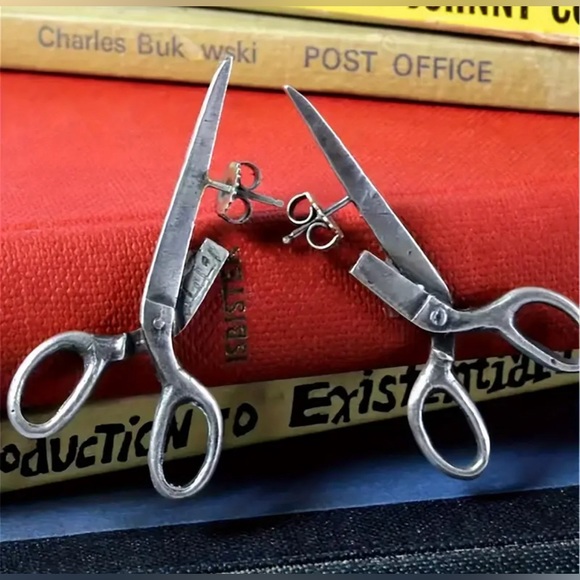 Faux Scissors Earrings +Free Gift - Picture 3 of 3